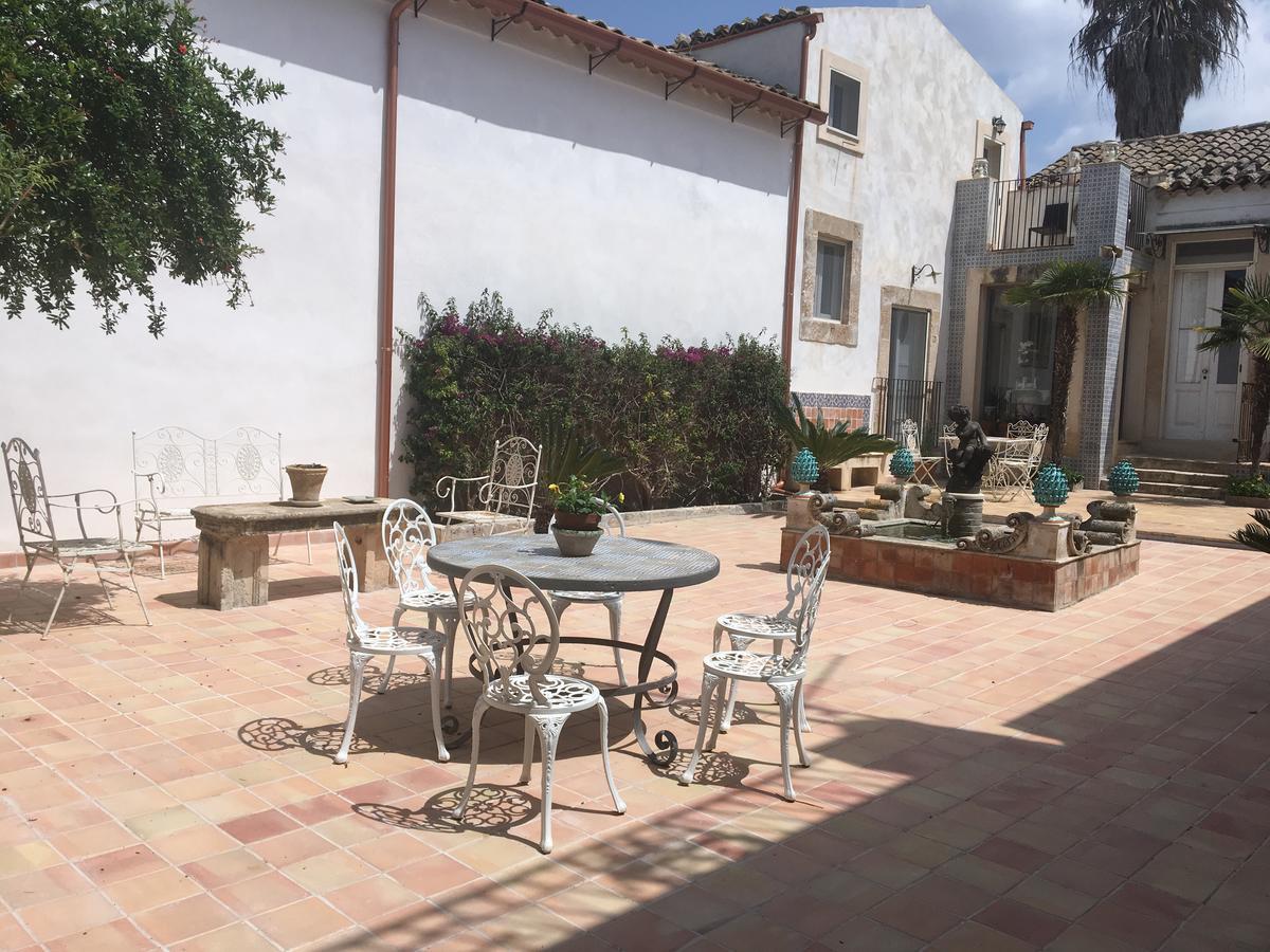 Casale Rocca Fiorita Bed & Breakfast Acate ภายนอก รูปภาพ